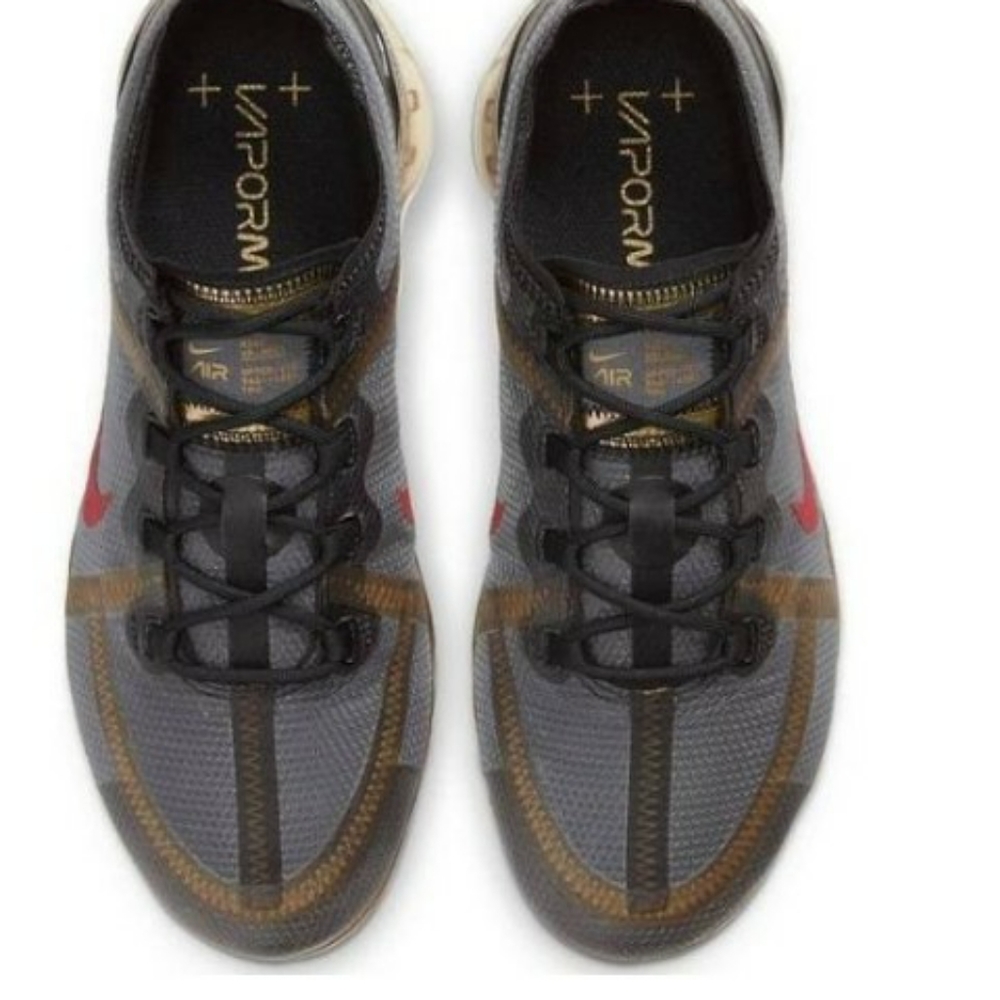 Nike Women's Air Vapor Max 2 in Gold/Black